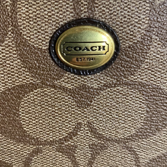 Authentic  Signature Coach Wallet NWOT - Picture 2 of 10